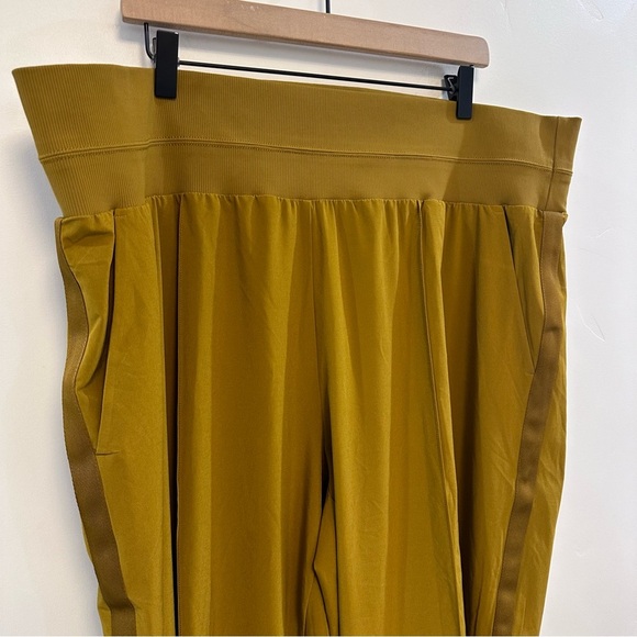 ATHLETA Brooklyn Textured Ankle Pants yellow - Picture 6 of 9